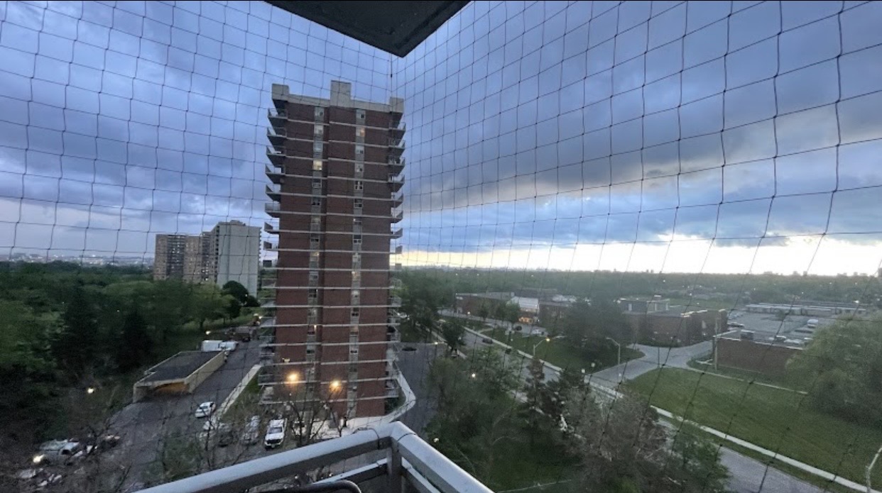 High-rise balcony netting