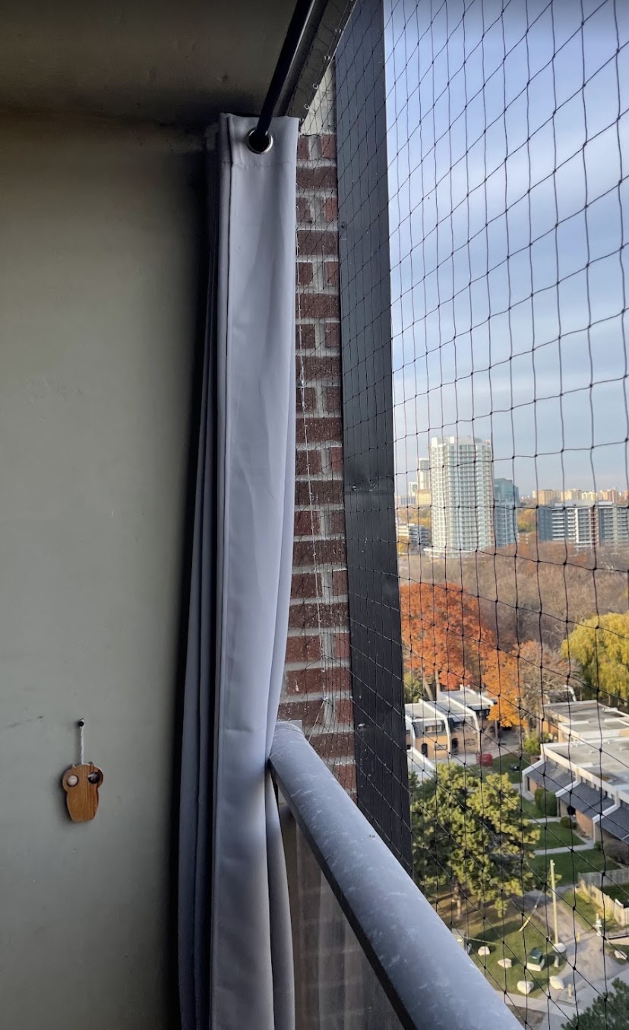 Balcony bird netting installation